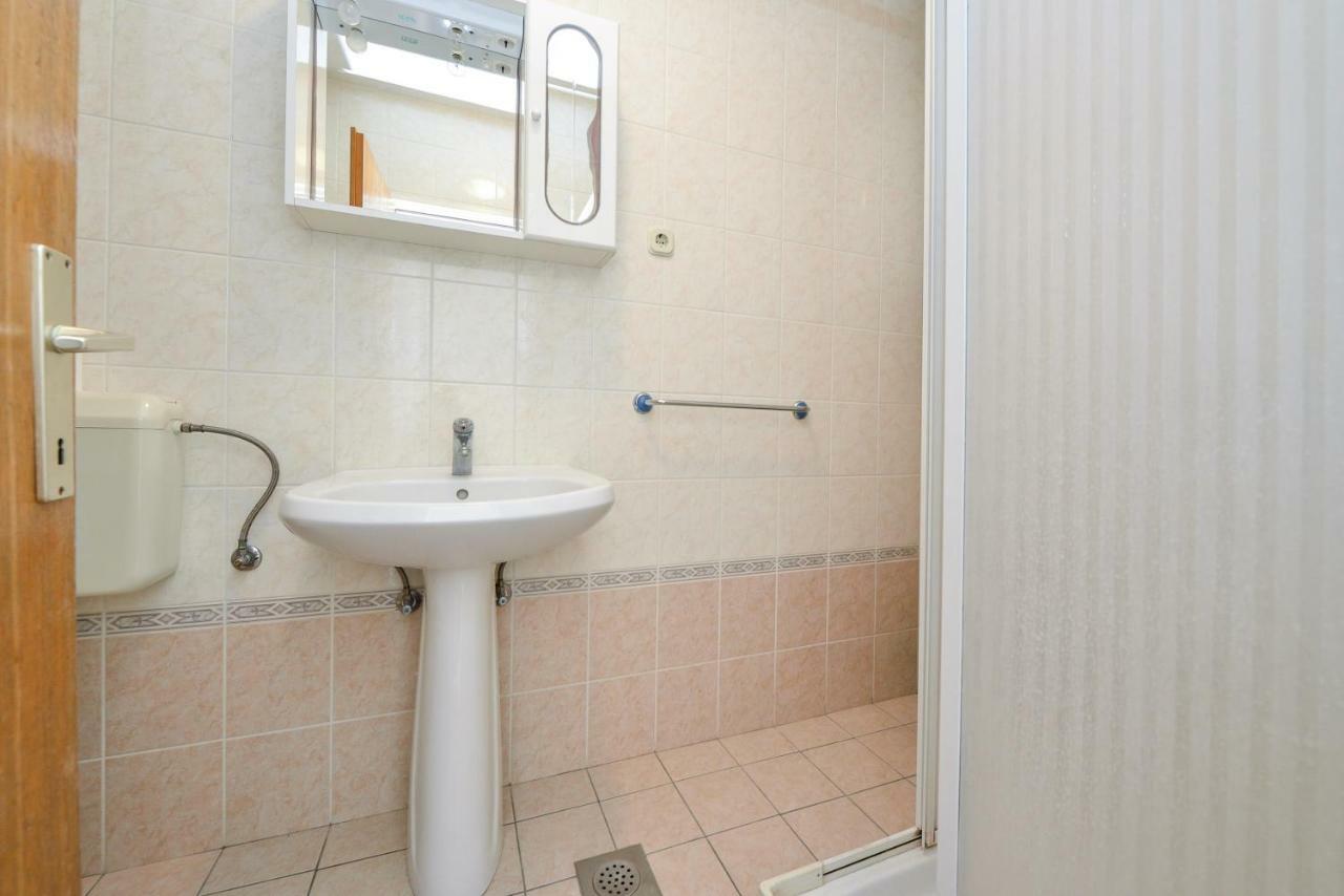 Apartments Ana Петрчане Экстерьер фото